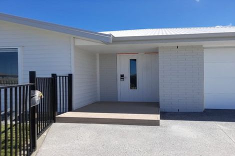 Photo of property in 1 Nottingham Road, Omokoroa, 3114