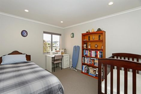 Photo of property in 5 Larlin Drive, Hawera, 4675