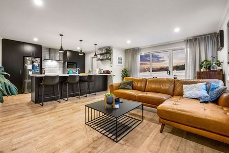 Photo of property in 10 Jeroboam Loop, Kumeu, 0810