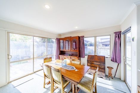 Photo of property in 8 Belgrove Place, Waipukurau, 4200