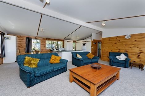 Photo of property in 105 Seaview Road, Piha, 0772