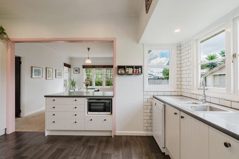 Photo of property in 37 Storey Avenue, Forest Lake, Hamilton, 3200