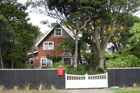 Photo of property in 74 Pendarves Street, New Plymouth, 4310