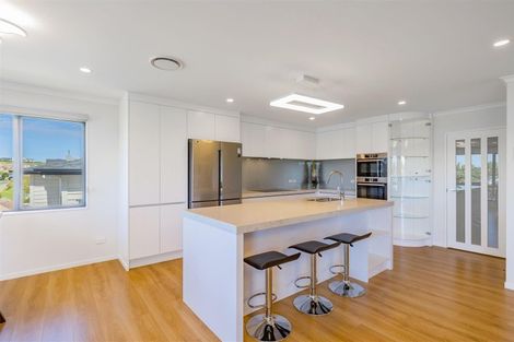 Photo of property in 4 Resolution Drive, Gulf Harbour, Whangaparaoa, 0930