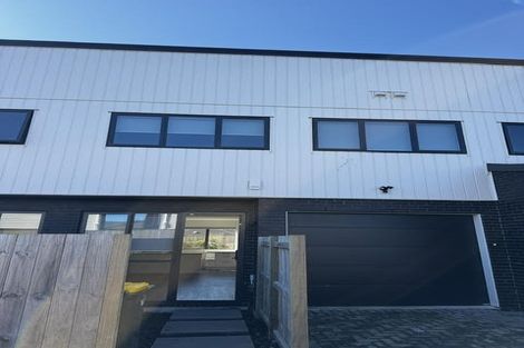 Photo of property in 49c Riverton Drive, Randwick Park, Auckland, 2105