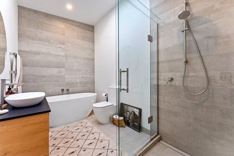 Photo of property in 37a Parr Terrace, Castor Bay, Auckland, 0620