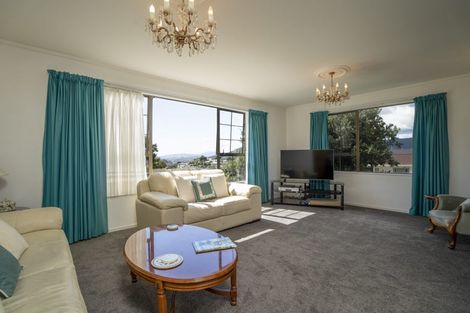 Photo of property in 1 Brasenose Place, Tawa, Wellington, 5028