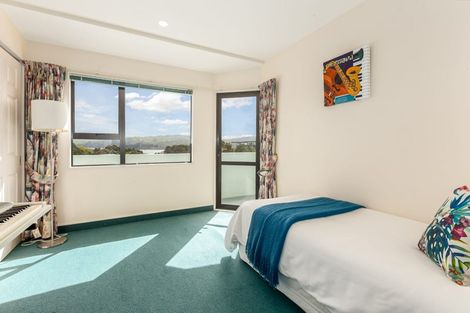 Photo of property in 31 Lanyon Place, Whitby, Porirua, 5024