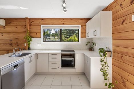 Photo of property in 2/33 Woodstock Road, Forrest Hill, Auckland, 0620