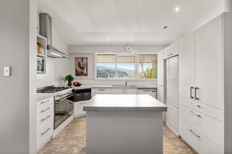 Photo of property in 18 Seaview Crescent, Picton, 7220