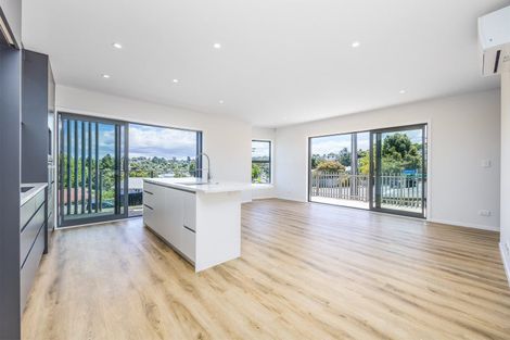 Photo of property in 1/94 Target Road, Totara Vale, Auckland, 0629