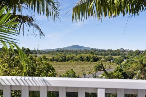 Photo of property in 46 Waterview Road, Stanley Point, Auckland, 0624