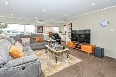 Photo of property in 21 Hatherlow Street, Glenfield, Auckland, 0629