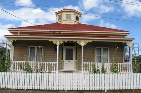 Photo of property in 2/2a Spring Street, Devonport, Auckland, 0624