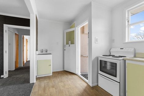 Photo of property in 2/122 Victoria Avenue, Hokowhitu, Palmerston North, 4410
