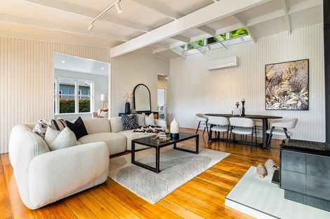 Photo of property in 2/1c Bank Street, Hillcrest, Auckland, 0627