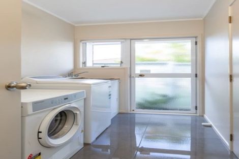 Photo of property in 2/38 East Coast Road, Milford, Auckland, 0620