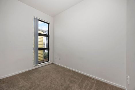Photo of property in 2/3226 Great North Road, New Lynn, Auckland, 0600