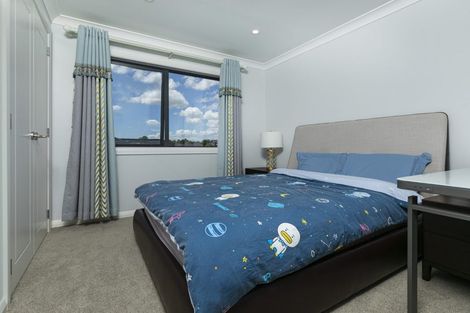 Photo of property in 7 Sir Lincoln Drive, Kumeu, 0810