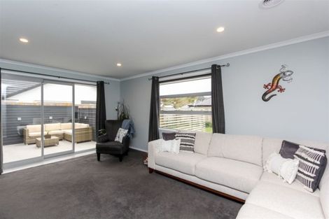 Photo of property in 4 Pebble Beach Court, Waiwhakaiho, New Plymouth, 4312