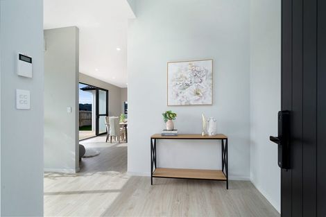 Photo of property in 41 Mcindoe Road, Kumeu, 0810