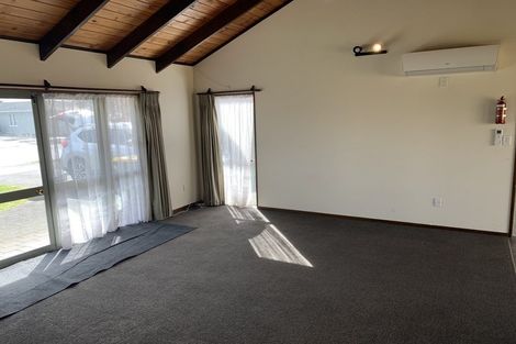 Photo of property in 92 Carrington Avenue, Silverdale, Hamilton, 3216