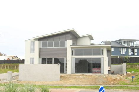 Photo of property in 16 Compass Way, Half Moon Bay, Auckland, 2012