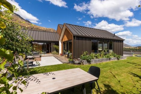 Photo of property in 28 Myles Way, Lower Shotover, Queenstown, 9304