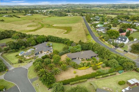 Photo of property in 10 Gleaming Place, Waiuku, 2123