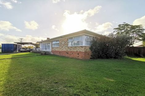 Photo of property in 44 Royal View Road, Te Atatu South, Auckland, 0610