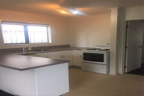 Photo of property in 2/4 Dowse Drive, Maungaraki, Lower Hutt, 5010