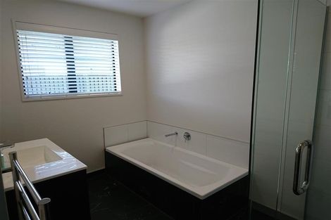 Photo of property in 40 Marbleleaf Lane, Albert Town, Wanaka, 9305