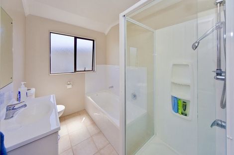 Photo of property in 3 Jomard Terrace, Northcross, Auckland, 0632