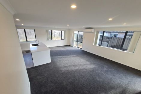 Photo of property in 7 Rewarewa Way, Timberlea, Upper Hutt, 5018