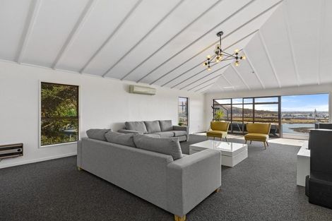 Photo of property in 5 Osmond Lane, Mount Pleasant, Christchurch, 8081