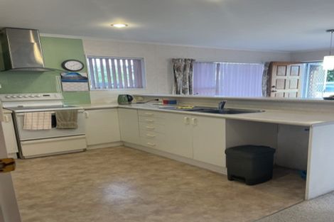 Photo of property in 33d Kirby Street, Glendene, Auckland, 0602