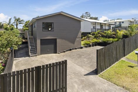Photo of property in 1/6 Mona Vale, West Harbour, Auckland, 0618