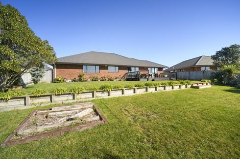 Photo of property in 12 Ron Place, Fitzherbert, Palmerston North, 4410