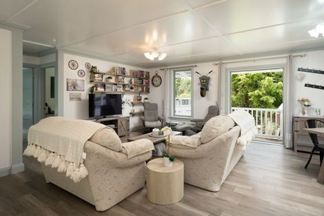 Photo of property in 32 Main Road, Havelock, 7100