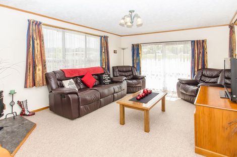 Photo of property in 17 Elwyn Crescent, Green Island, Dunedin, 9018