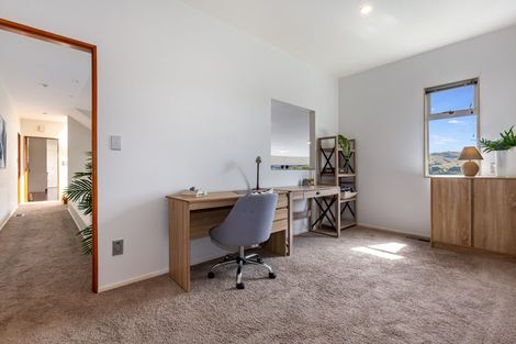 Photo of property in 28 Molyneux Close, Whitby, Porirua, 5024