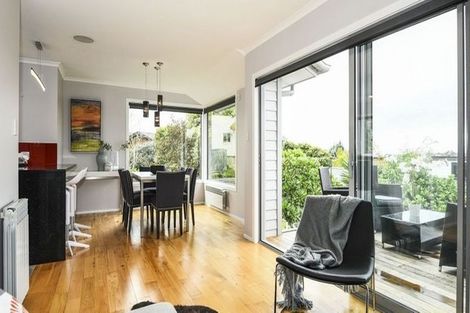 Photo of property in 27 Lagoon Way, West Harbour, Auckland, 0618
