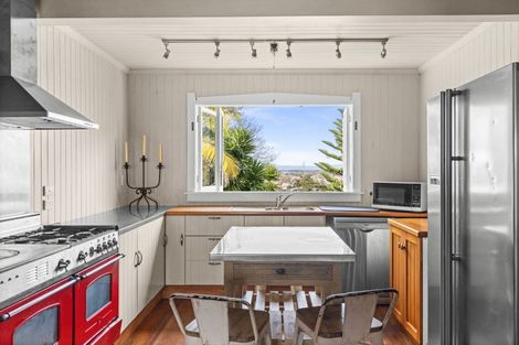 Photo of property in 43 Chaucer Road, Hospital Hill, Napier, 4110
