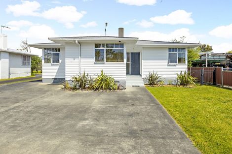 Photo of property in 35 Gossamer Drive, Pakuranga Heights, Auckland, 2010