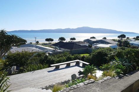 Photo of property in 130 Seaview Road, Paraparaumu Beach, Paraparaumu, 5032