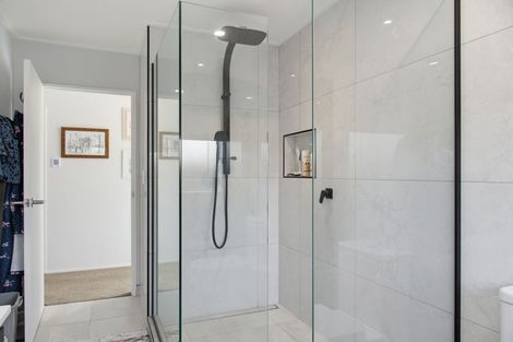 Photo of property in 8 Chalmers Close, Orewa, 0931