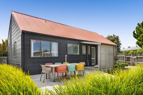 Photo of property in 9 Pohutukawa Drive, Opunake, 4616