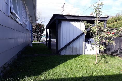 Photo of property in 2/206 Lake Road, Northcote, Auckland, 0627