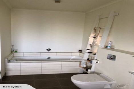 Photo of property in 16 Curnow Way, Kaiwharawhara, Wellington, 6035