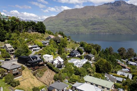 Photo of property in 6 Mackinnon Terrace, Sunshine Bay, Queenstown, 9300